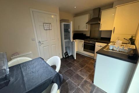 3 bedroom townhouse to rent, Elmwood Park Mews, Newcastle Upon Tyne NE13