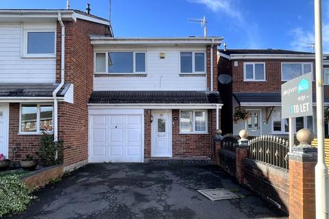 3 bedroom semi-detached house to rent, Chichester Avenue, Dudley DY2