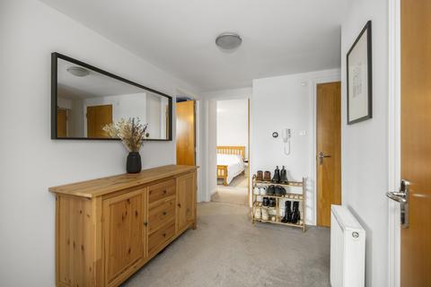 33/23 Brunswick Road, Edinburgh, EH7 5GU