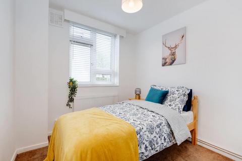 3 bedroom house to rent, Jevons House, London