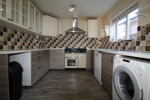 3 bedroom semi-detached house to rent, Glendale, Hemel Hempstead HP1