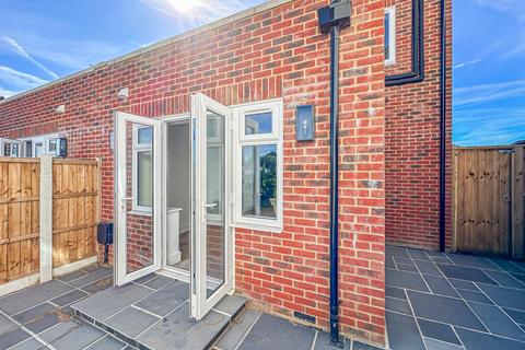 3 bedroom semi-detached house for sale, Elm Road, Southend-On-Sea SS3