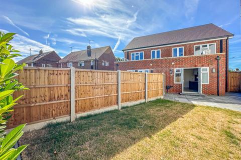 3 bedroom semi-detached house for sale, Elm Road, Southend-On-Sea SS3