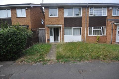 3 bedroom house to rent, Lovat Walk, Bedford