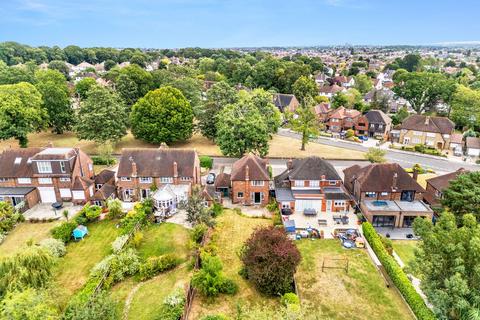 27 Fairoak Drive, London, SE9 2QG
