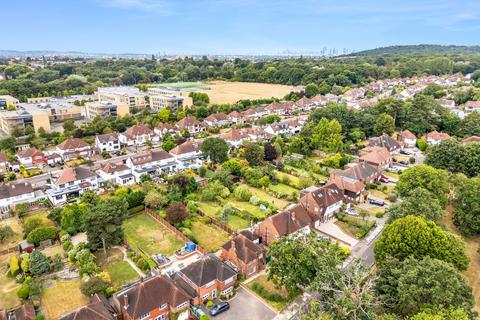 27 Fairoak Drive, London, SE9 2QG