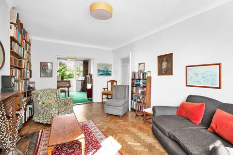 27 Fairoak Drive, London, SE9 2QG