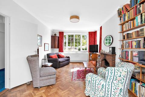 27 Fairoak Drive, London, SE9 2QG