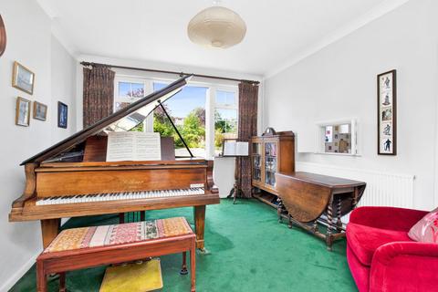 27 Fairoak Drive, London, SE9 2QG