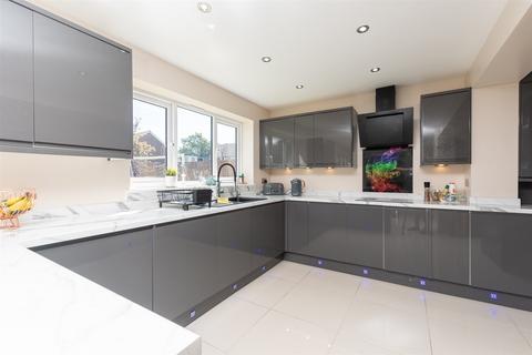 5 bedroom detached house for sale, Marconi Road, Northfleet, Gravesend, Kent