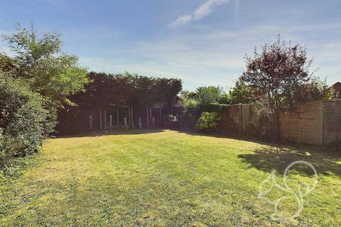 14 Brambledown, West Mersea, Colchester, CO5 8RY