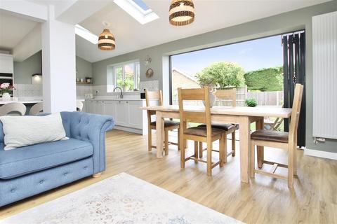 37 Grantham Road, Navenby, Lincoln, LN5 0JJ
