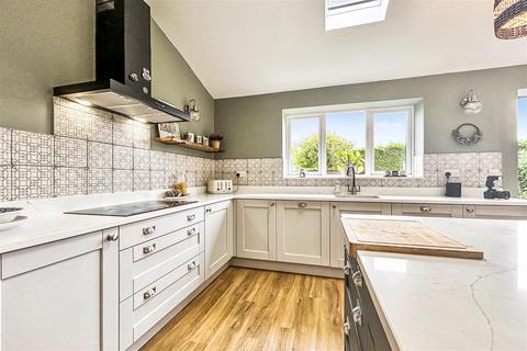 37 Grantham Road, Navenby, Lincoln, LN5 0JJ