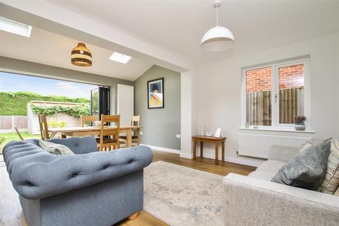 37 Grantham Road, Navenby, Lincoln, LN5 0JJ