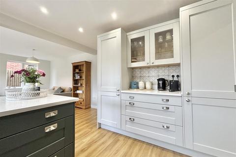37 Grantham Road, Navenby, Lincoln, LN5 0JJ