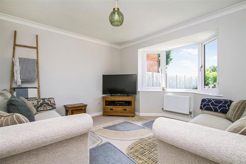 37 Grantham Road, Navenby, Lincoln, LN5 0JJ