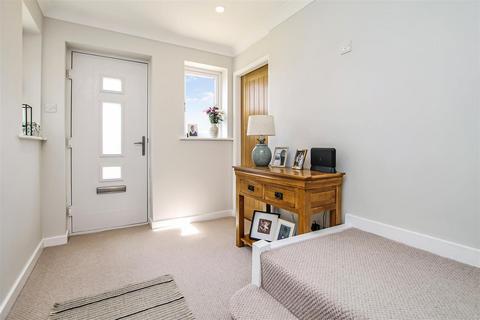 37 Grantham Road, Navenby, Lincoln, LN5 0JJ