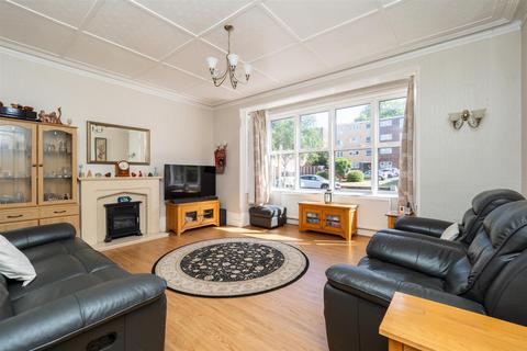 6 bedroom semi-detached house for sale, Park Hill Road, Wallington