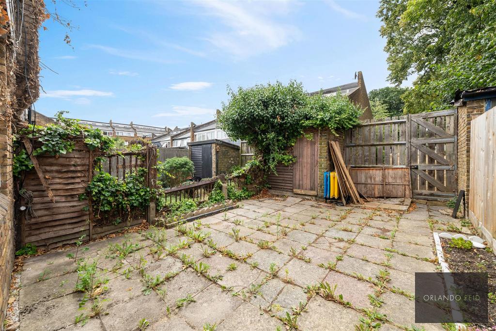 108 Woodvale Walk SE27 0 EY-11.jpg