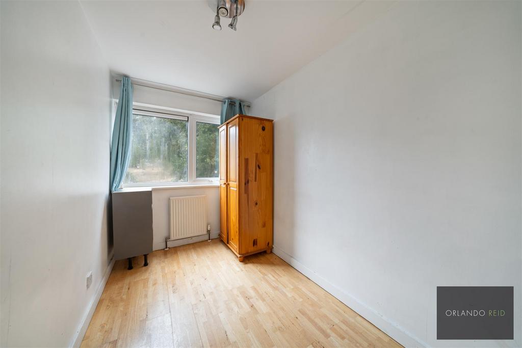 108 Woodvale Walk SE27 0 EY-2.jpg