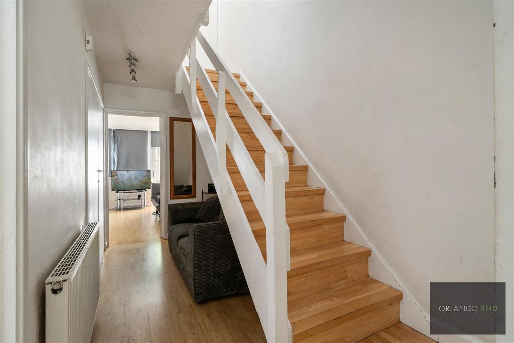 108 Woodvale Walk SE27 0 EY-9.jpg