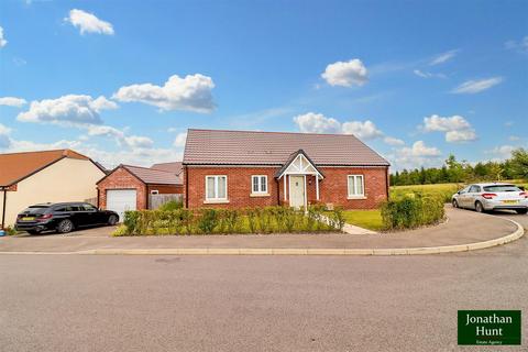 3 bedroom detached bungalow for sale, Gallon Drive, Buntingford SG9