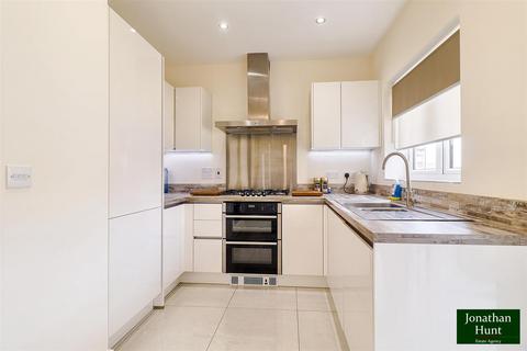 17 Gallon Drive, Buntingford, SG9 9UH