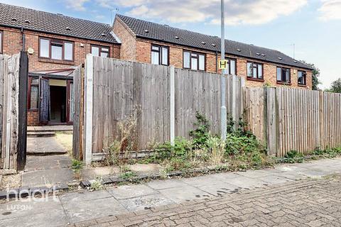 2 bedroom terraced house for sale, Links Way, Luton