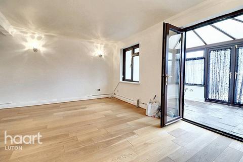 123 Links Way, Luton, LU2 7HB