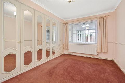 105 Whitethorn Close, York, YO31 9EX