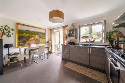9 Atherton Close, Shalford, Guildford, GU4 8HZ