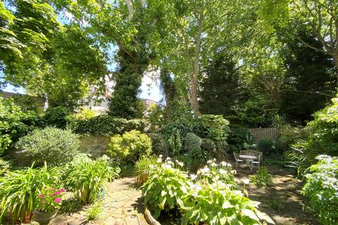 Flat 1, 14 Addison Crescent, London, W14 8JR