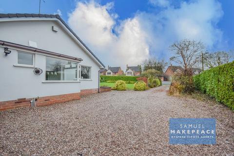 4 bedroom detached bungalow to rent, Bignall Hill, Bignall End, Stoke-on-Trent