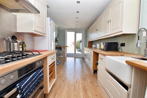 75 Broad Road, Eastbourne, BN20 9QT