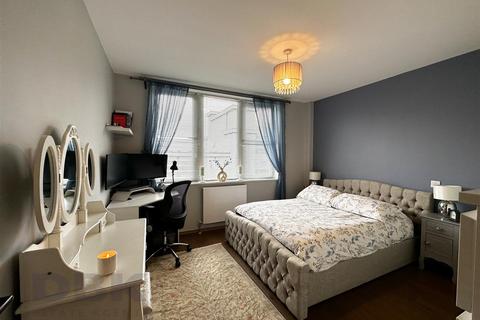 1 bedroom apartment for sale, Kirk House, West Drayton UB7