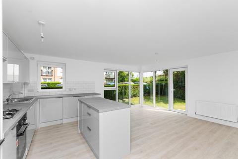 Flat 2, 12 Appin Place, Edinburgh, EH14 1NJ