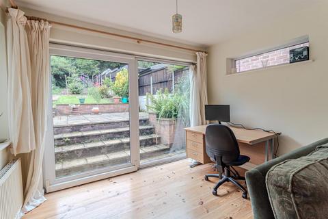 25 Lees Road, Nottingham, NG3 6HB