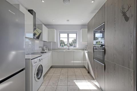 6, Bridge House Roding Road, Loughton, IG10 3ED