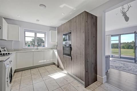 6, Bridge House Roding Road, Loughton, IG10 3ED