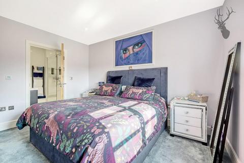 6, Bridge House Roding Road, Loughton, IG10 3ED