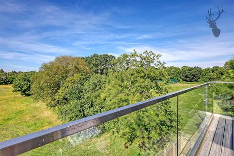 6, Bridge House Roding Road, Loughton, IG10 3ED