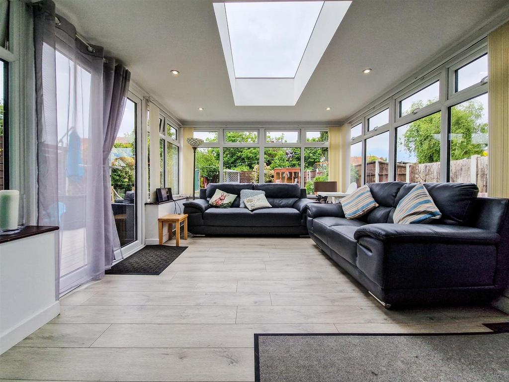 Sun Lounge With Feature Glass Lantern Roof