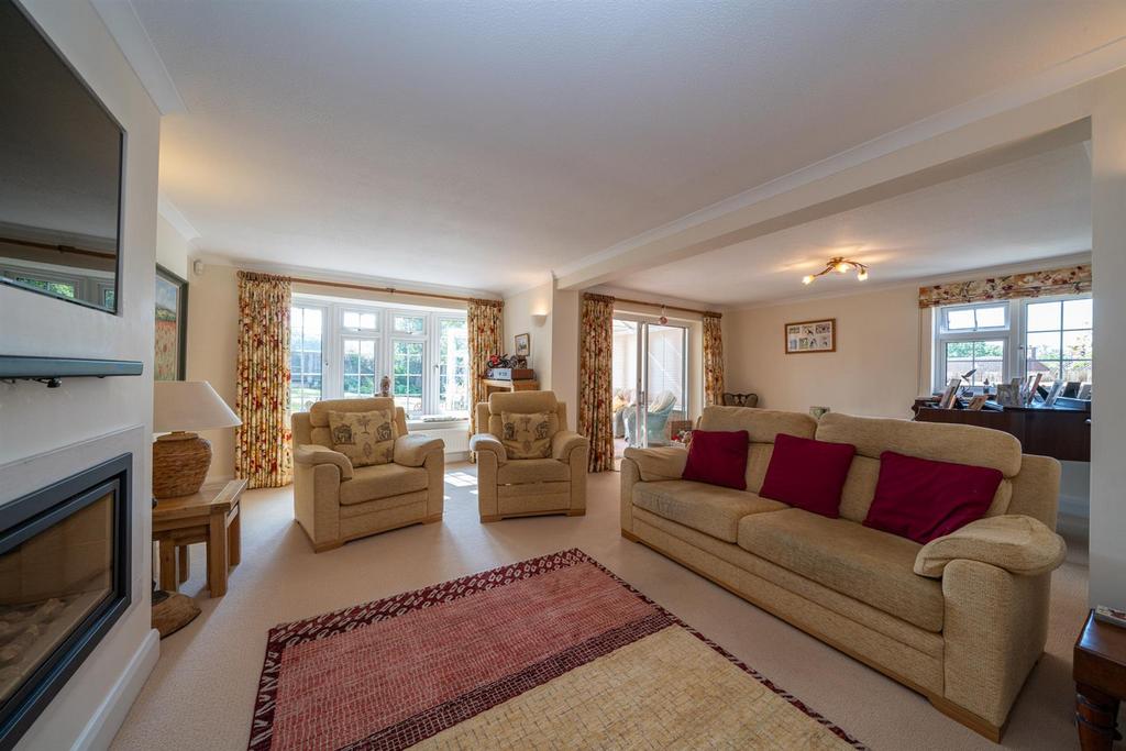 101-Holywell-Road-08615.jpg