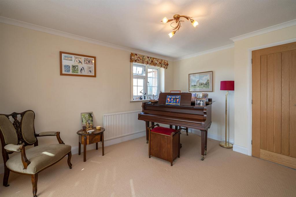101-Holywell-Road-08618.jpg