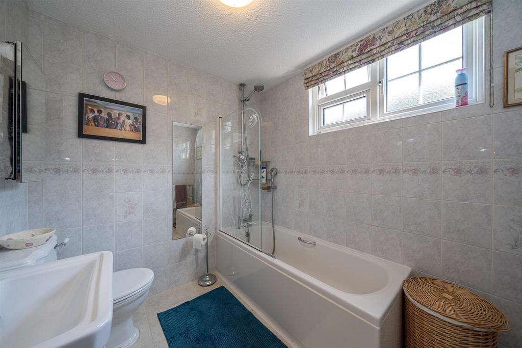 101-Holywell-Road-08541.jpg