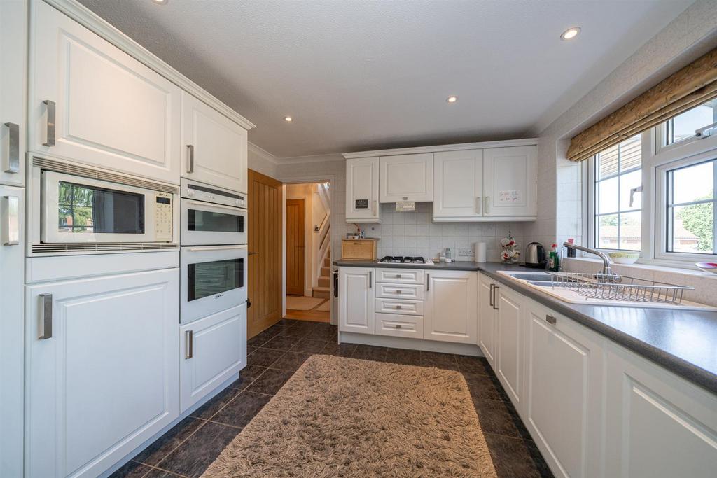 101-Holywell-Road-08576.jpg