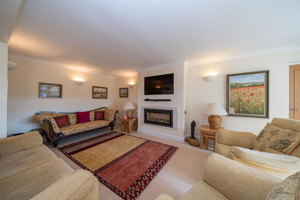 101-Holywell-Road-08609.jpg
