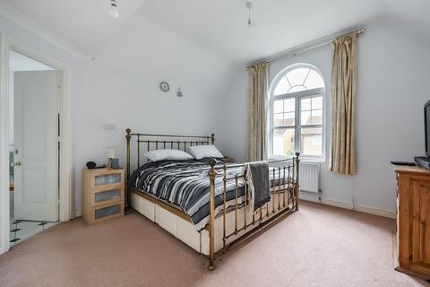 3 Cornwallis Close, Caterham, CR3 5BX