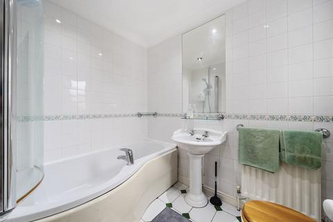 3 Cornwallis Close, Caterham, CR3 5BX