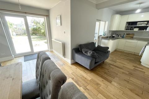 147 Croft Road, Swindon, SN1 4DS